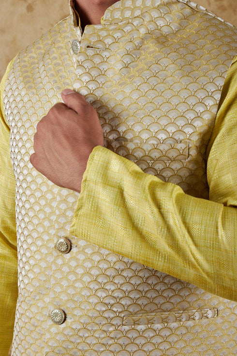 Veshbhoshaa Bluesaanchi Men'S Jacquard Yellow Waistcoat