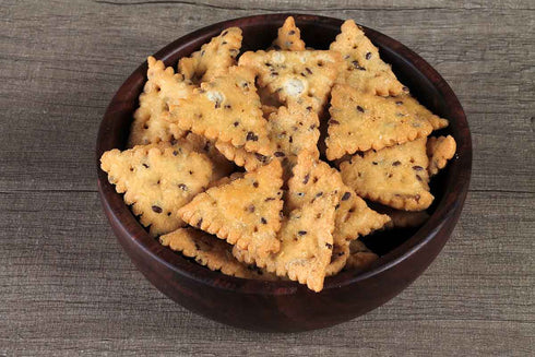 Neelam Foodland Flaxseed Triangle Puri