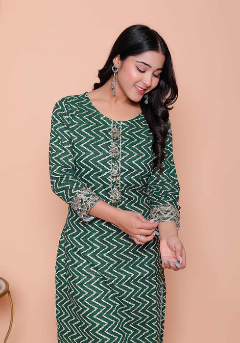 Miravan Womens Green Zigzag Print Embroidery Rayon Straight Kurti