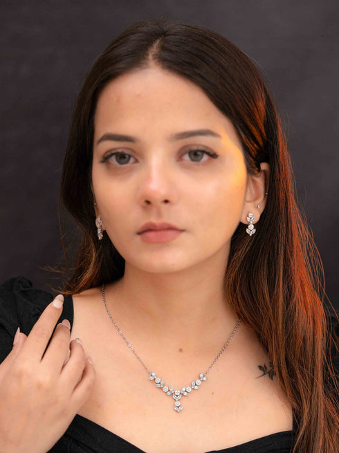 Zeraki Jewels Charm Silver Necklace Set
