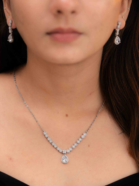 Zeraki Jewels Lumi Silver Necklace Set