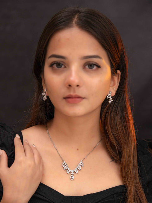 Zeraki Jewels Ojasvi Silver Necklace Set
