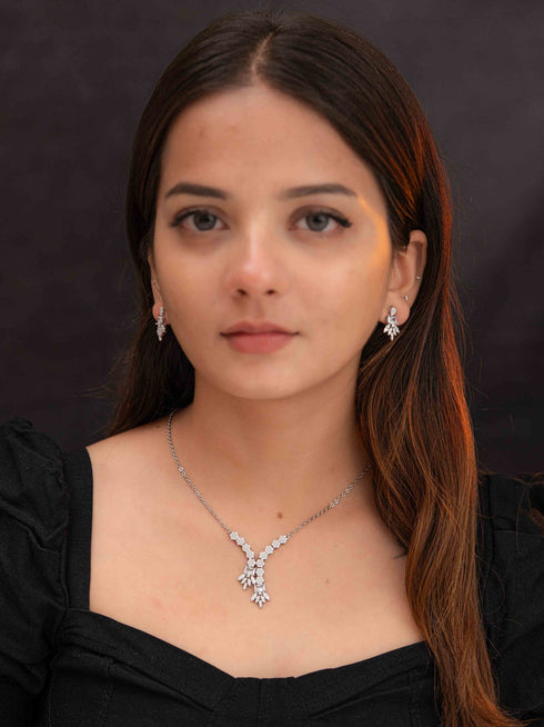 Zeraki Jewels Savi Silver Necklace Set