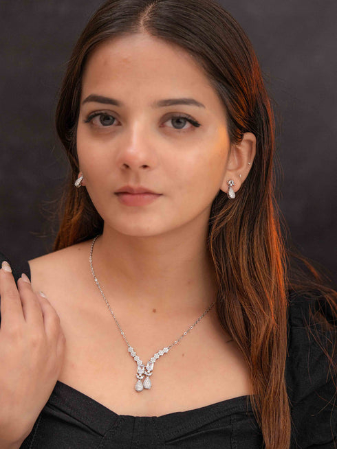Zeraki Jewels Nyra Silver Necklace Set