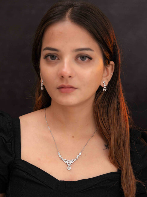 Zeraki Jewels Ishita Silver Necklace Set