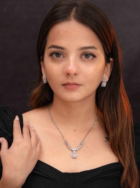 Zeraki Jewels Urvi Silver Necklace Set