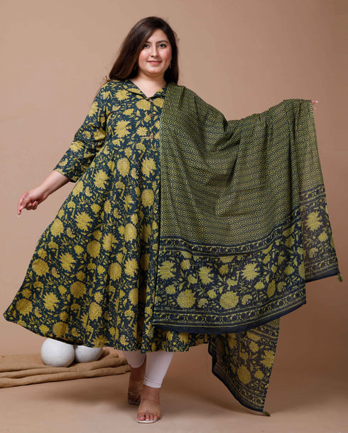 Miravan Womens Plus Size Floral Green Printed Cotton Anarkali Kurta With Dupatta
