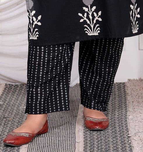 Miravan Womens Plus Size Cotton Gota Patti Black Floral Printed Straight Kurta Palazzo Set