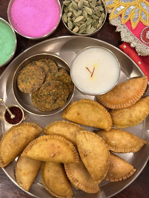 Chatori Rajani Kesar Gujiya