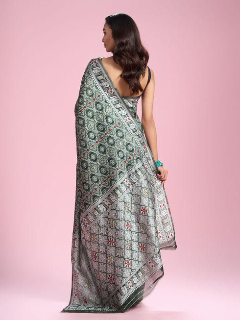 Mohey Timeless Green Elegance Saree