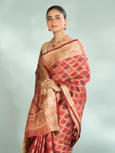 Mohey Splendid Coral Saree