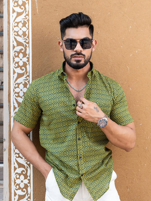 Miravan Mens Green Geomatric Printed Half Sleeve Slim Fit Shirt