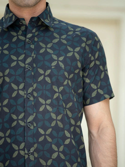 Miravan Mens Pure Cotton Blue Abstract Printed Half Sleeve Slim Fit Shirt