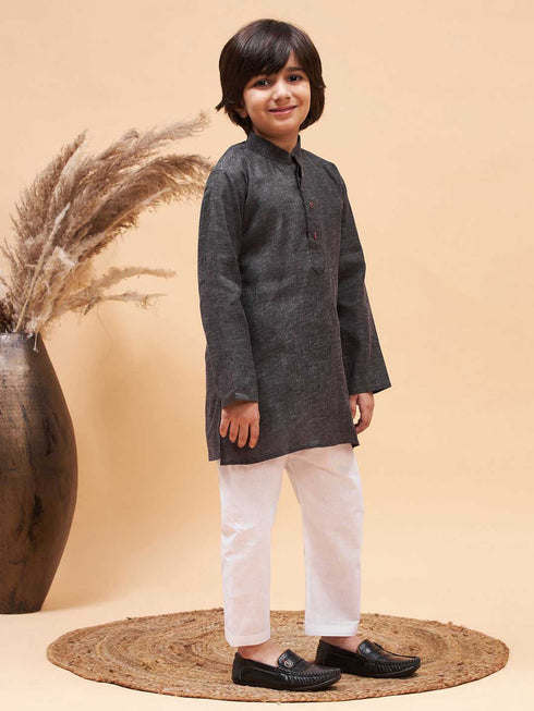 Vastramay Boy's Black And White Cotton Blend Kurta Pyjama Set