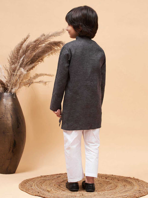 Vastramay Boy's Black And White Cotton Blend Kurta Pyjama Set