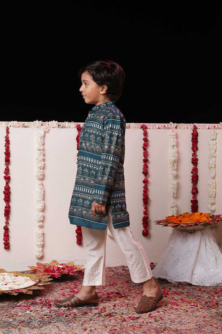 VASTRAMAY Boys' Blue Foil Printed Kurta And Cream Pyjama Set