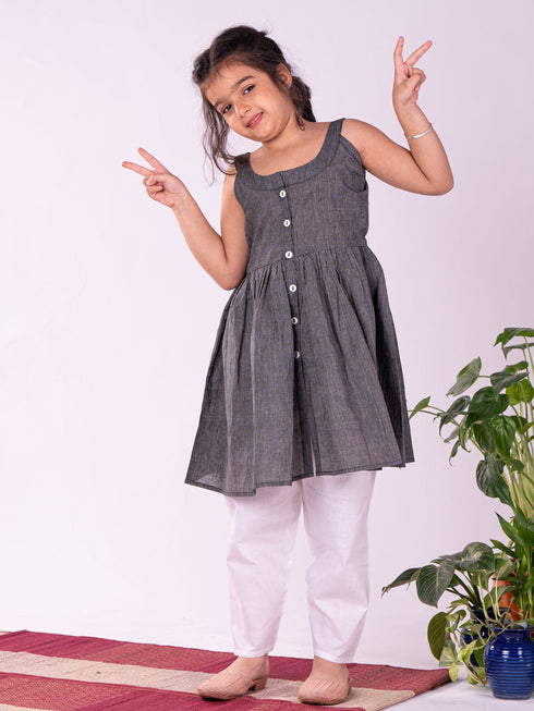 Vastramay Girl's Handloom Cotton Kurta And Straight Pant Set