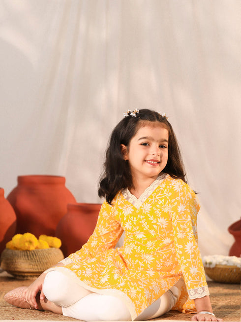 Vastramay Girls' Yellow Kurta Leggings Set