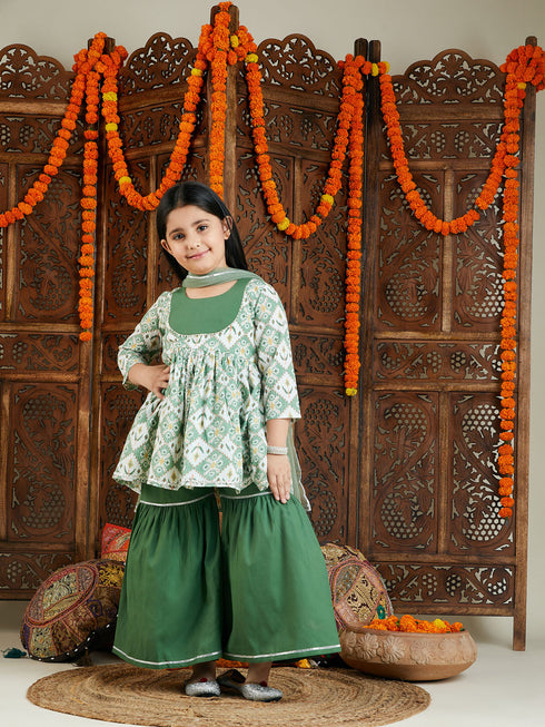 VASTRAMAY Green Ikkat Print Cotton Kurta Pyjama Sibling Set