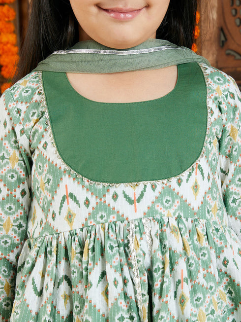VASTRAMAY Green Ikkat Print Cotton Kurta Pyjama Sibling Set