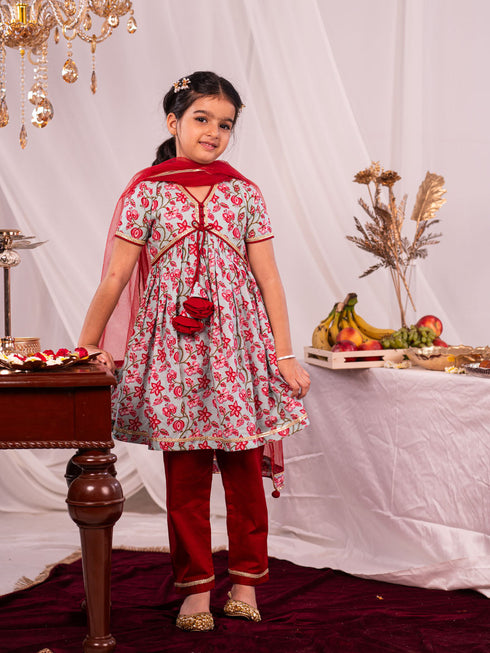 Vastramay Girl's Aqua And Red Kurta And Pant Set