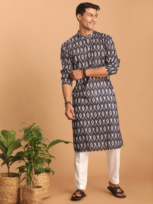 Vastramay Men's Black Ikkat Print Cotton Kurta With Pant set