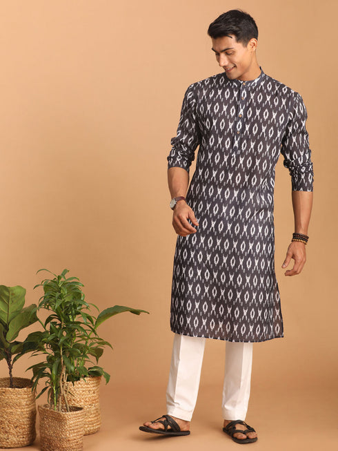 Vastramay Men's Black Ikkat Print Cotton Kurta With Pant set