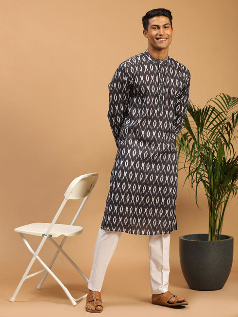Vastramay Men's Black Ikkat Print Cotton Kurta With Pant set