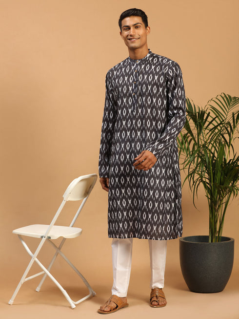 Vastramay Men's Black Ikkat Print Cotton Kurta With Pant set