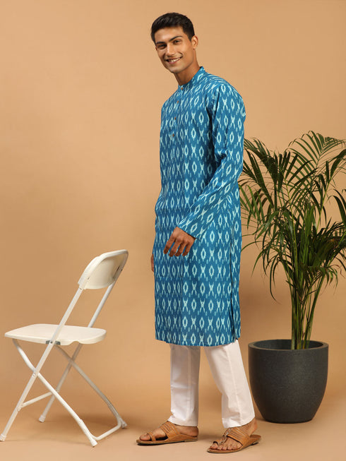 Vastramay Men's Turquoise Blue Ikkat Print Cotton Kurta With Pant set