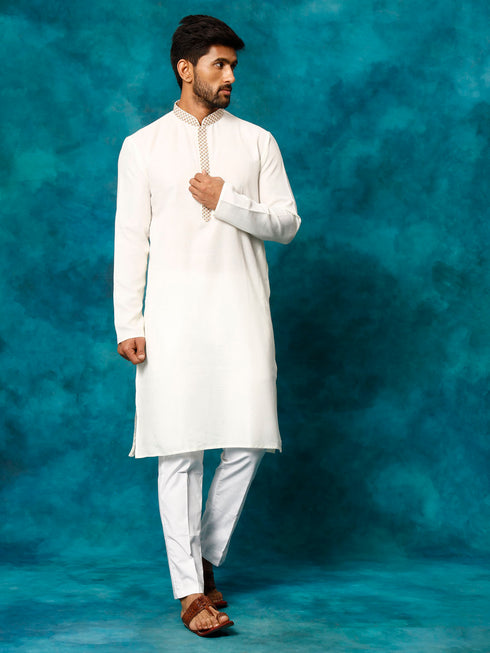 Vastramay Men's Cream And White Cotton Blend Kurta Pyjama Set