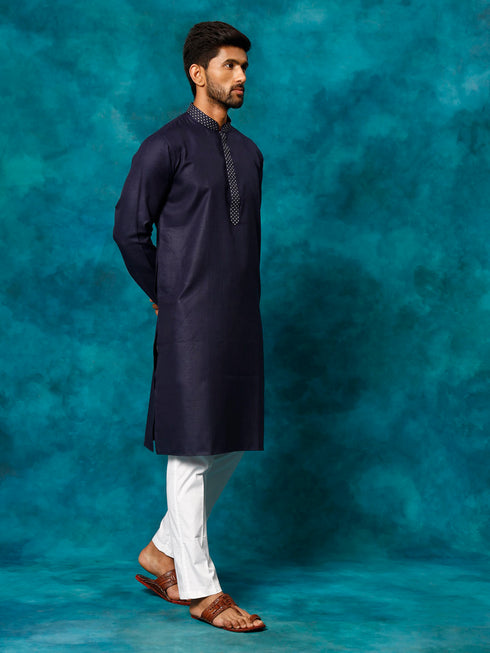 Vastramay Men's Navy Blue And White Cotton Blend Kurta Pyjama Set