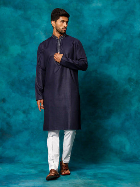 Vastramay Men's Navy Blue And White Cotton Blend Kurta Pyjama Set