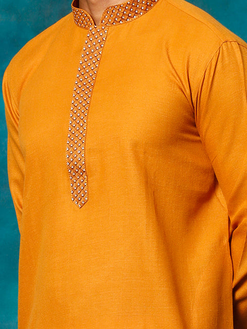 Vastramay Men's Rust And White Cotton Blend Kurta Pyjama Set