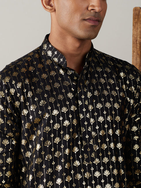 Vastramay Men's Black Foil Printed Kurta