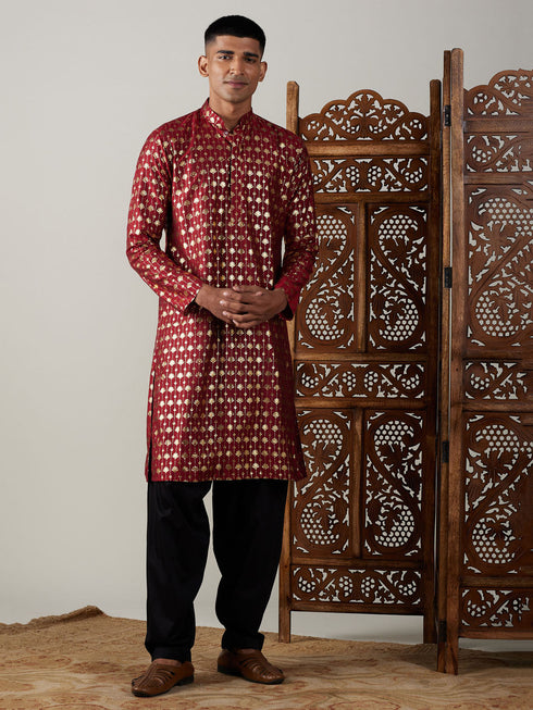 Vastramay Men's Maroon Foil Printed Kurta With Black Patiala Set