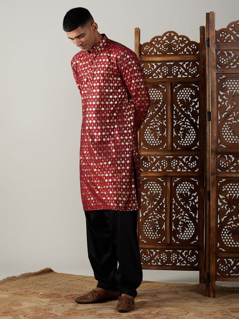 Vastramay Men's Maroon Foil Printed Kurta With Black Patiala Set