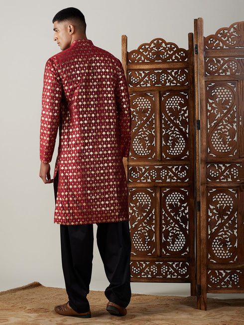 Vastramay Men's Maroon Foil Printed Kurta With Black Patiala Set