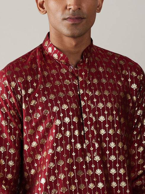 Vastramay Men's Maroon Foil Printed Kurta With Black Patiala Set