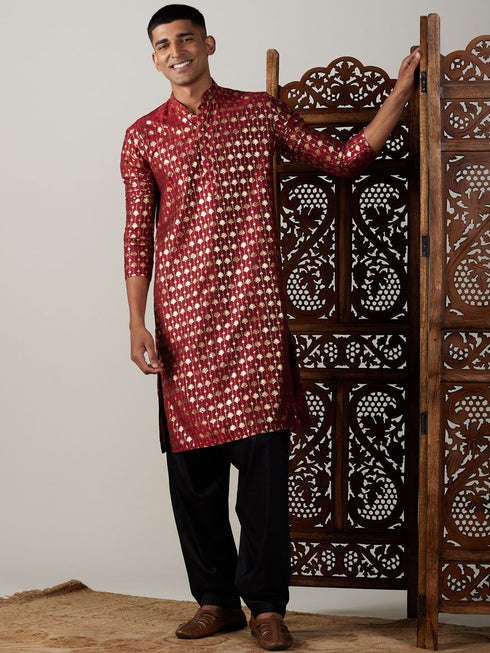 Vastramay Men's Maroon Foil Printed Kurta With Black Patiala Set
