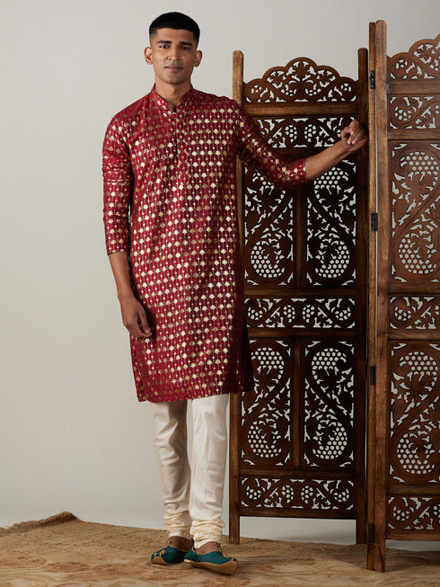 Vastramay Men's Maroon Foil Printed Kurta With Cream Pyjama Set