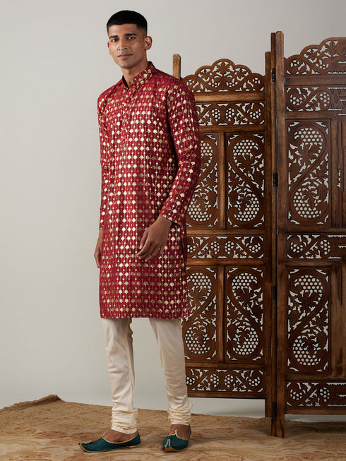 Vastramay Men's Maroon Foil Printed Kurta With Cream Pyjama Set