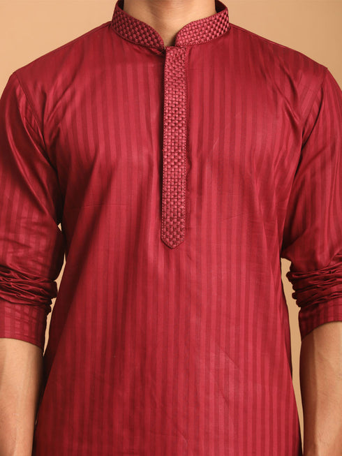 Vastramay Men's Maroon Cotton Blend Solid Kurta