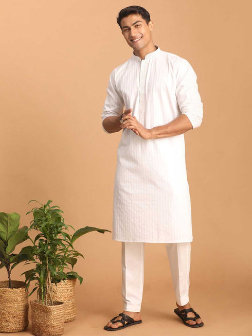 Vastramay Men's White Cotton Blend Solid Kurta