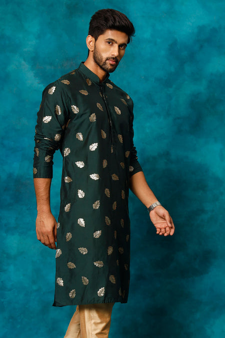 VASTRAMAY Men's Green Leaf Motif Embellished Kurta