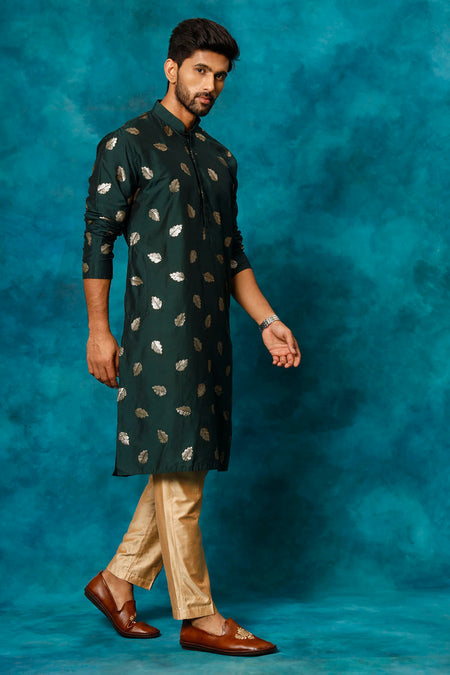 VASTRAMAY Men's Green Leaf Motif Embellished Kurta