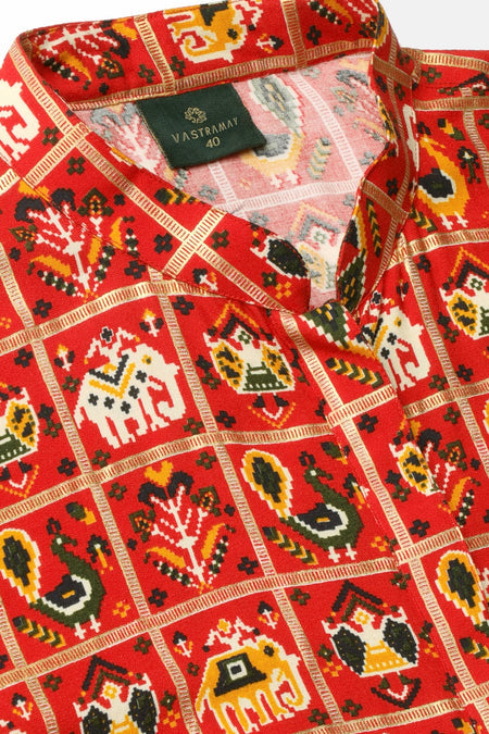 VASTRAMAY Men's Red Patola Print Ethnic kurta