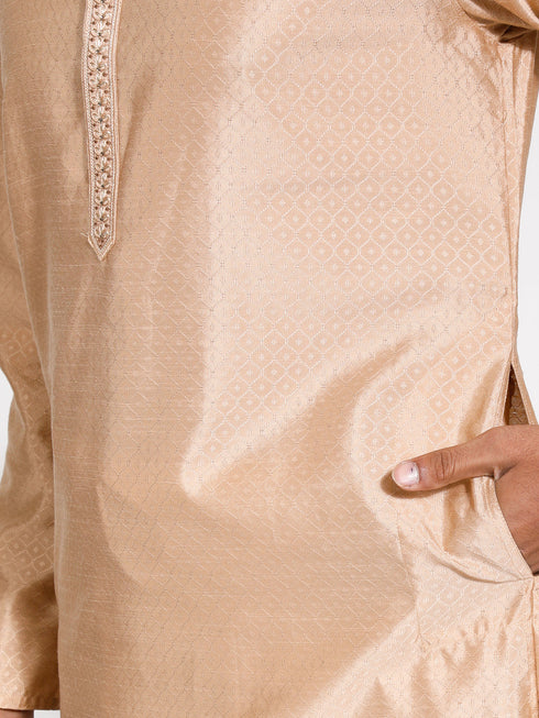 Vastramay Men's Cream Silk Blend Kurta