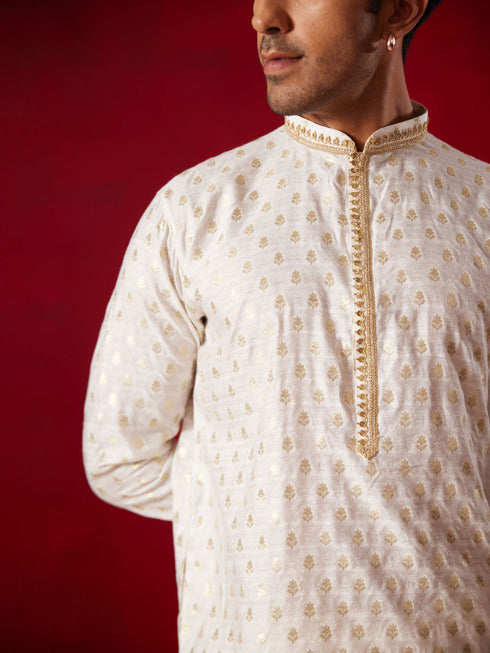 Vastramay Men's Cream Silk Blend Jacquard Kurta