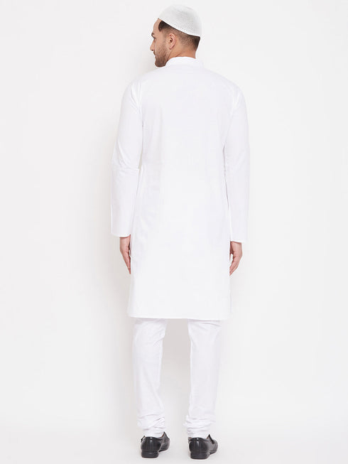 Vastramay Men's White Cotton Blend Kurta Pyjama Set With A Prayer Cap